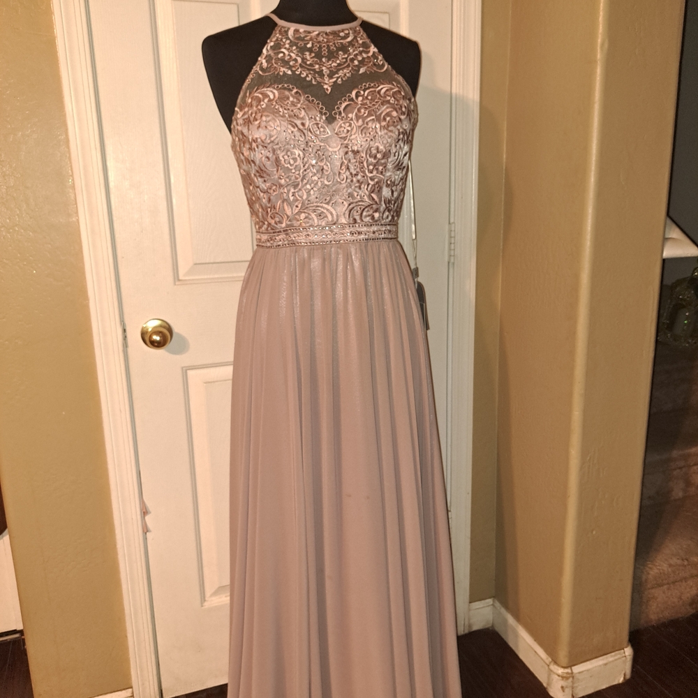 Elegant Lace Halter Dress in Mauve